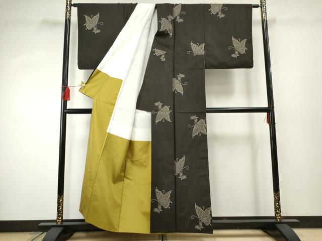 平和屋着物●本場大島紬 泥染め 地空き 割込み絣 舞蝶文 正絹 逸品 AABF3001cs
