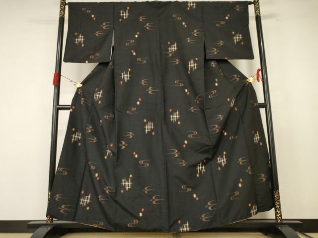 平和屋着物●国指定重要無形文化財 本場久米島紬 手織 琉球絣文様 正絹 逸品 AABF3326nf