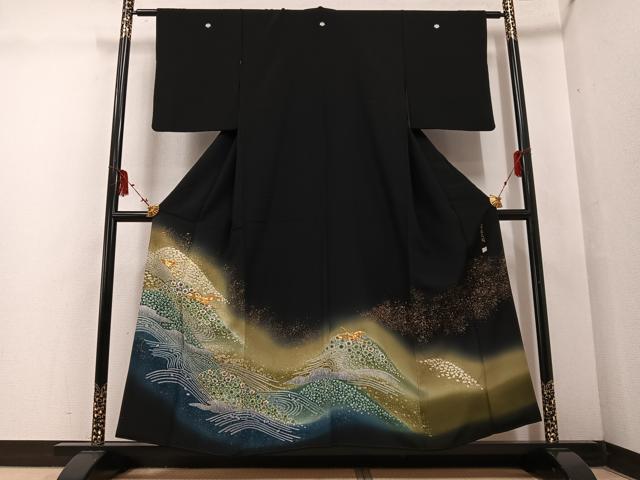 平和屋着物●蔦屋文司 黒留袖 駒刺繍 飛鶴花文 暈し染め 金彩 正絹 逸品 AABF4467ph