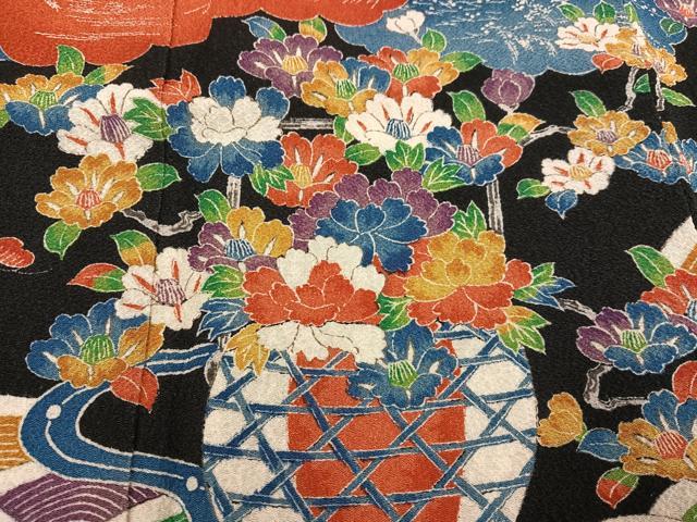 平和屋着物●豪華振袖 流水花文 黒地 鬼しぼ縮緬 正絹 逸品 AABF4488ph