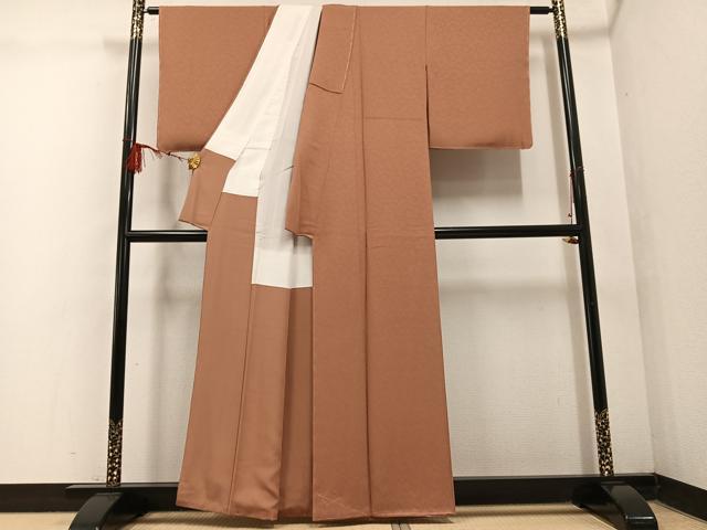 平和屋着物●上質な色無地 作家物 徳祐 草花地紋 駱駝色 正絹 逸品 未使用 AABF5323ph