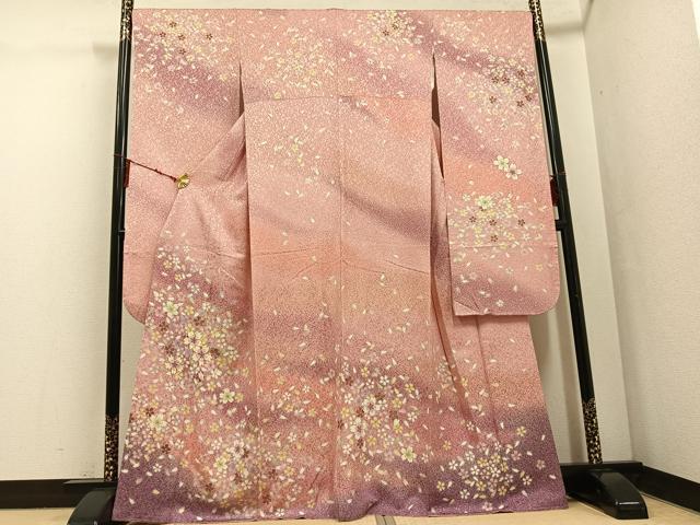平和屋着物●豪華振袖 駒刺繍 舞花文 暈し染め 金彩 金通し地 正絹 逸品 AABF5390ph