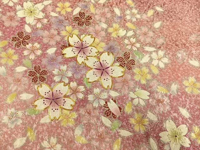 平和屋着物●豪華振袖 駒刺繍 舞花文 暈し染め 金彩 金通し地 正絹 逸品 AABF5390ph