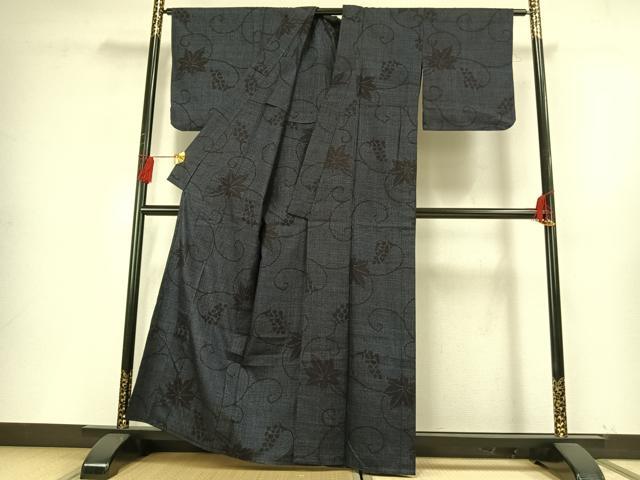 平和屋着物▽本場結城紬 重要無形文化財 単衣 80亀甲 葡萄蔦の葉文 正絹 逸品 AABF5630fy
