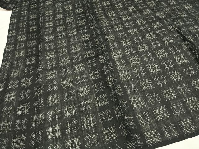 平和屋着物*夏物 石川県指定無形文化財 能登上布 本麻手織上布 幾何学文様 黒地 麻 逸品 AABF5747fy
