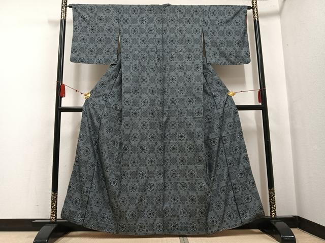 平和屋着物●本場大島紬 割込み絣 舞花文 正絹 逸品 AABF6103ph