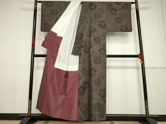 平和屋着物●都喜ヱ門 本場大島紬 華紋の祭典 内村トシ子作 藤絹織物謹製 証紙付き 正絹 逸品 AABF6168ck