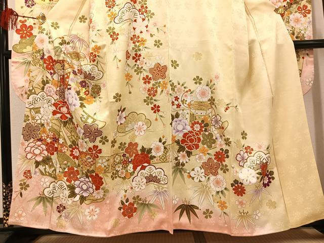 平和屋着物●豪華振袖 駒刺繍 貝桶花文 暈し染め 金彩 正絹 逸品 AABF6991ph