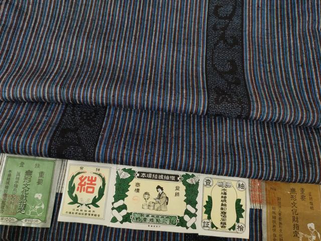 平和屋着物●本場結城紬 重要無形文化財 100亀甲 飛び亀甲柄 花唐草文 奥順謹製 証紙付き 正絹 逸品 AABF8183ck