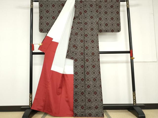 平和屋着物●本場大島紬 龍郷絣 手織り 花菱文 前田織物謹製 証紙付き 正絹 逸品 未使用 AABG0324cs