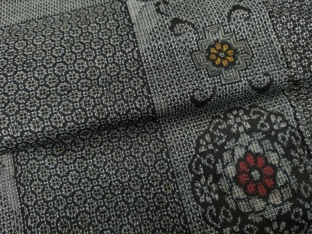 平和屋着物●本場大島紬 割込絣 市松花文 正絹 逸品 未使用 AABG0328cs