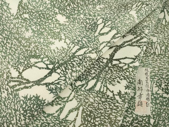 平和屋着物●人間国宝・南部芳松の息子 伝統工芸伝承者彫刻・南部幸雄 型染 小紋 樹林文 鬼しぼ縮緬 正絹 逸品 未使用 AABG0823ck