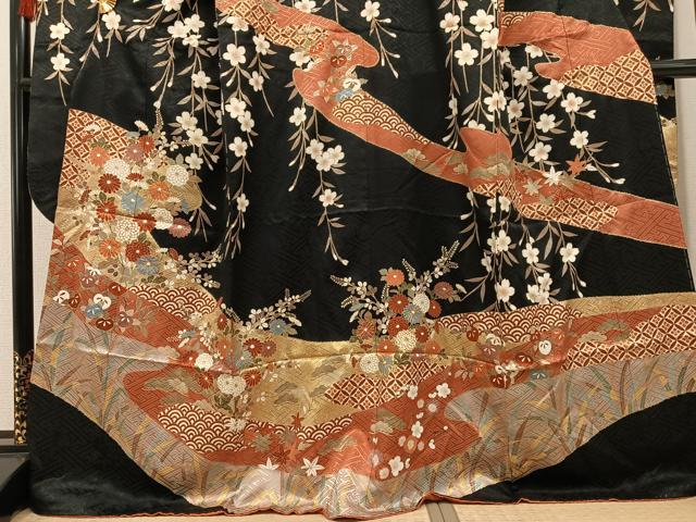 平和屋着物●豪華振袖 駒刺繍 吉祥草花文 黒地 金彩 ますいわ屋扱い 正絹 逸品 AABG3459ph