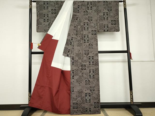 平和屋着物●本場大島紬 泥染め カタス9マルキ 色紙吉祥花文 正絹 逸品 AABG3483cs