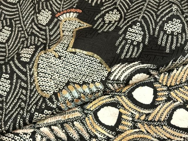 平和屋着物●豪華振袖・長襦袢(無双仕立て)セット 絞り 孔雀 黒地 金銀彩 正絹 逸品 AABG4651fy