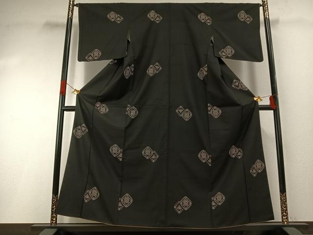 平和屋着物●本場大島紬 カタス9マルキ 地空き 菱文 黒地 正絹 逸品 AABG4670fy