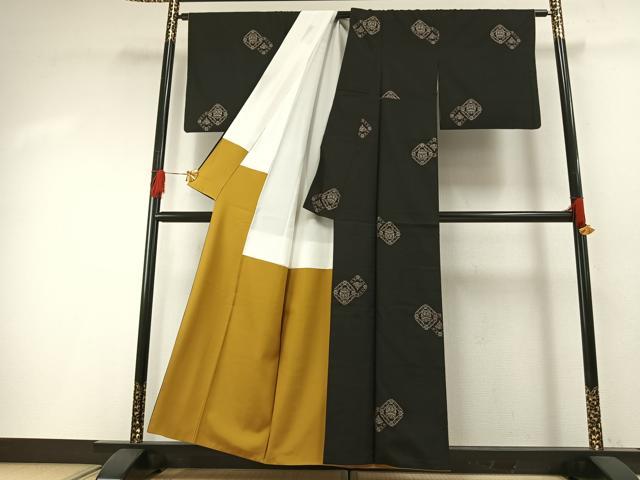 平和屋着物●本場大島紬 カタス9マルキ 地空き 菱文 黒地 正絹 逸品 AABG4670fy