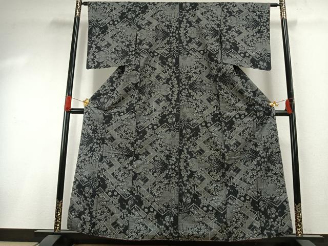 平和屋着物●本場大島紬 カタス9マルキ 草花文 黒地 正絹 逸品 未使用 AABG4787fy