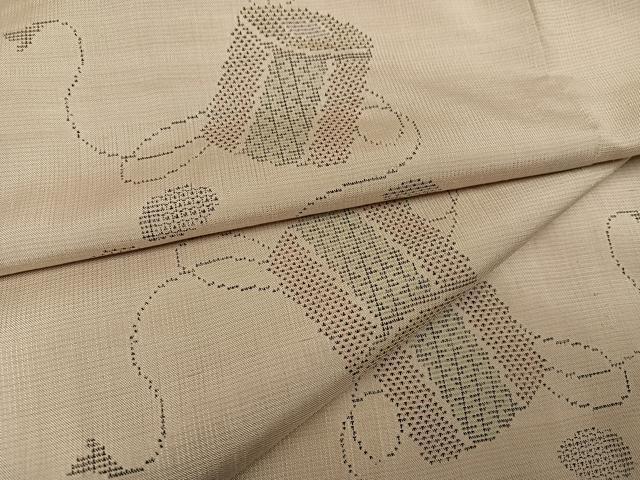 平和屋着物●本場大島紬 白大島 カタス7マルキ 貝桶文 正絹 逸品 AABG4873ph