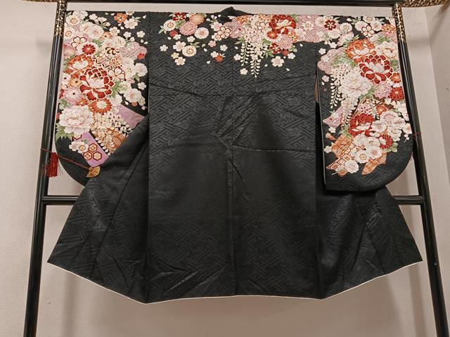 平和屋着物●小振袖 二尺袖 舞花文 黒地 金彩 正絹 逸品 AABG5734ph