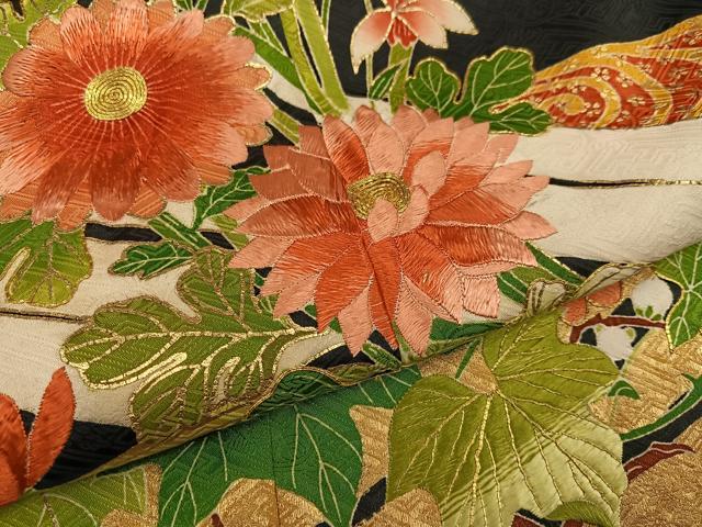 平和屋着物●豪華振袖 駒刺繍 草花文 黒地 金彩 正絹 逸品 未使用 AABG7128ph