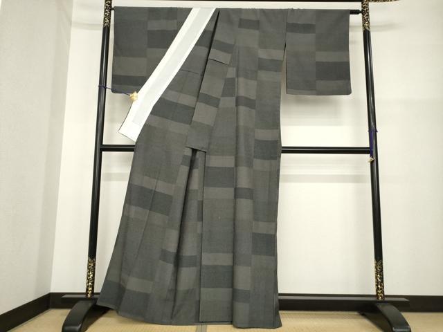 平和屋着物▽本塩沢 単衣 110亀甲 市松文 黒地 正絹 逸品 AABG7623ck