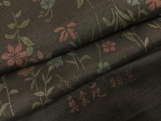 平和屋着物●上質な小紋 紬地 草花文 真裳苑特選 黒地 反端付き 正絹 逸品 未使用 AABG8499ph