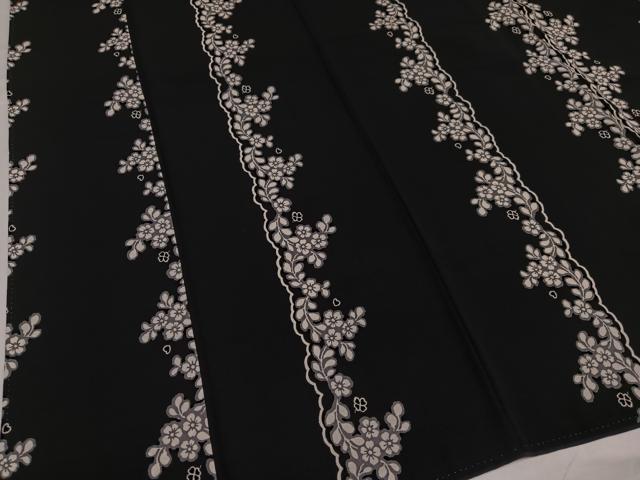 平和屋着物●松田聖子 SEIKOMATSUDA 小紋 花間道 黒地 正絹 逸品 AABG9048ph