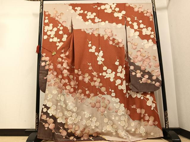平和屋着物●豪華振袖 駒刺繍 紅白梅 金彩 金通し地 正絹 逸品 AABG9071ph