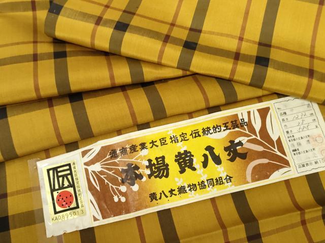 平和屋着物●本場黄八丈 平織 紬 格子 証紙付き 正絹 逸品 未使用 AABG9952cs