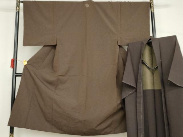 平和屋着物●男性 お召 アンサンブル 着物:煤竹色 羽織:濃鼠色地 正絹 逸品 AABG9996cs