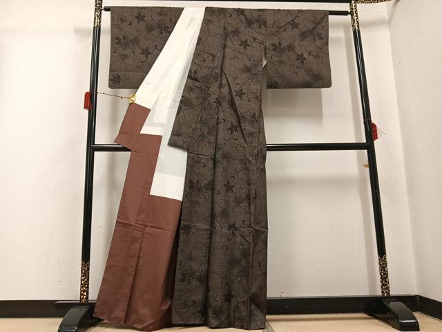 平和屋着物●本場大島紬 カタス7マルキ 葡萄唐草文 正絹 逸品 AABH0441ph