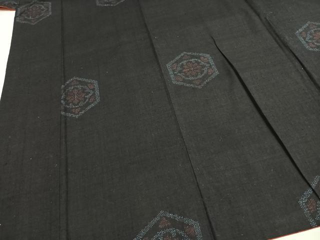 平和屋着物●本場結城紬 重要無形文化財 80亀甲 亀甲花文 飛び亀甲柄 正絹 逸品 AABH0667fy