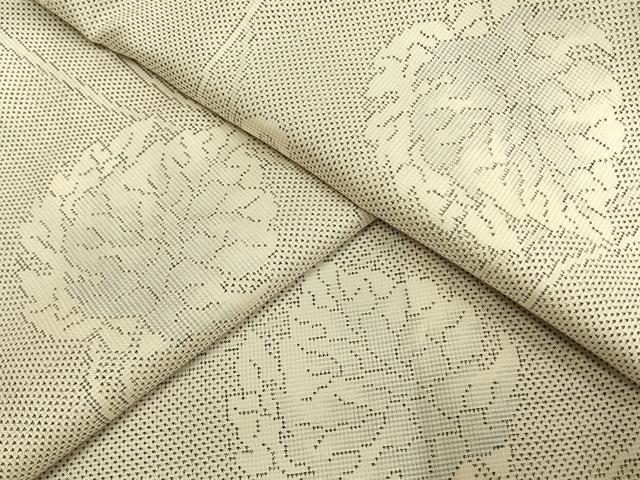 平和屋着物●本場大島紬 白大島 カタス7マルキ 葉唐草文 正絹 逸品 未使用 AABH0710fy