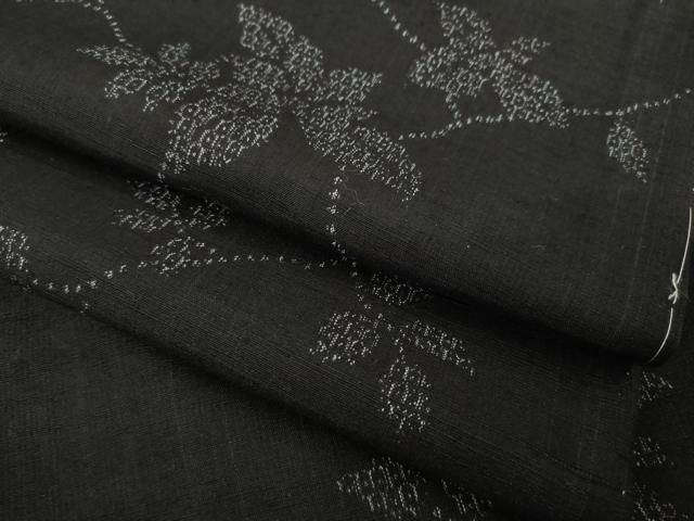 平和屋着物●上質な紬 亀甲絣 枝花文 黒地 正絹 逸品 未使用 AABH2606ck