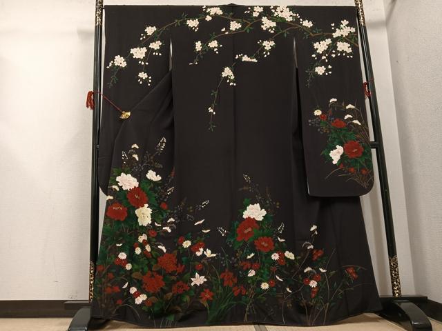 平和屋着物●豪華振袖 刺繍 草花文 黒紅色 金彩 鬼しぼ縮緬 正絹 逸品 AABH3069ph