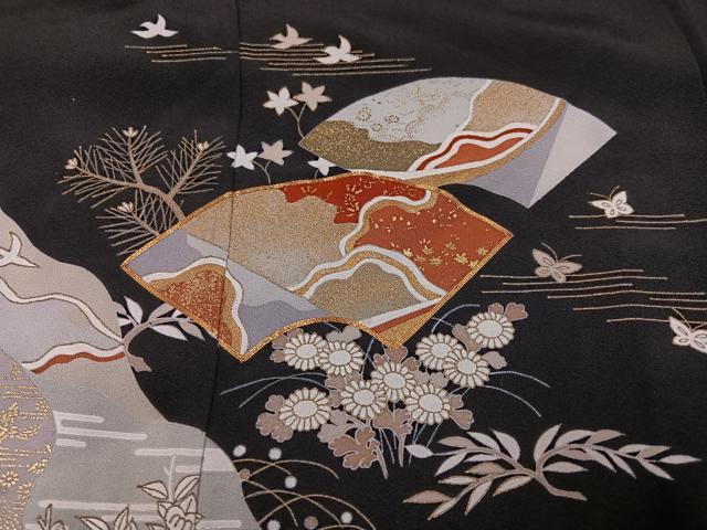 平和屋着物●豪華黒留袖 友禅 駒刺繍 地紙草花舞蝶文 金彩 三越扱い 正絹 逸品 AABH3070ph