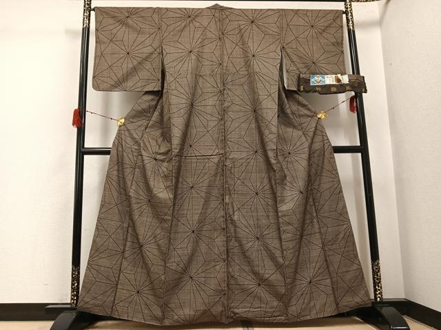 平和屋着物●本場大島紬 古代染色純泥染 カタス9マルキ 麻の葉文様 証紙付き 正絹 逸品 AABH3117ph