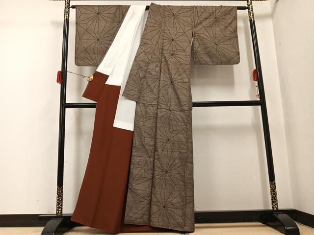 平和屋着物●本場大島紬 古代染色純泥染 カタス9マルキ 麻の葉文様 証紙付き 正絹 逸品 AABH3117ph