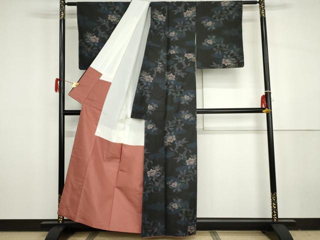 平和屋着物●本場大島紬 カタス7マルキ 総絣 枝花文 黒地 証紙付き 鶴田織物謹製 正絹 逸品 未使用 AABH3609cs