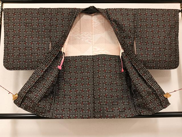 平和屋着物●本場大島紬 龍郷絣 秋名バラ アンサンブル 田畑有光作 証紙付き 正絹 逸品 AABH3878ph