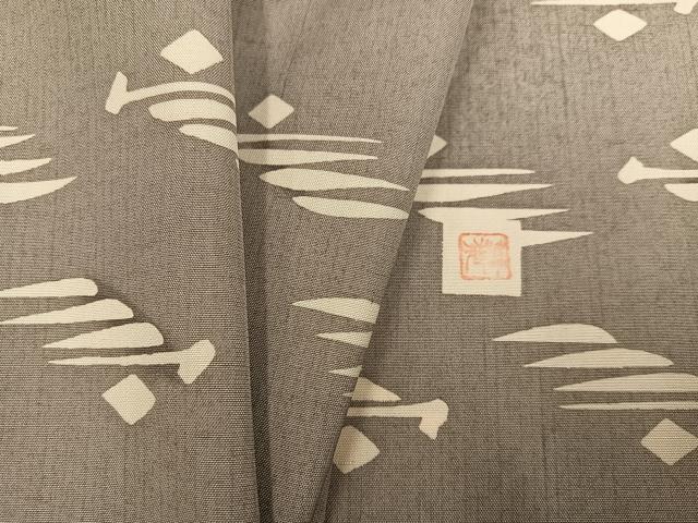 平和屋着物●松煙染の第一人者 川島草苑 小紋 紬地 幾何学文様 正絹 逸品 AABH5292ph