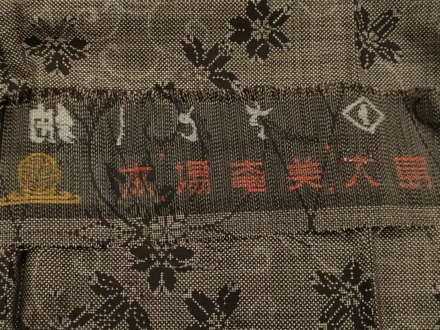 平和屋着物■本場大島紬 7マルキ 花唐草文 反端付き 正絹 逸品 AABH5922sx