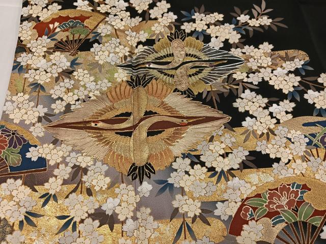 平和屋着物●女優・後藤久美子ブランド 黒留袖 駒刺繍 向かい鶴扇面草花文 金銀彩 正絹 逸品 AABH6860ph