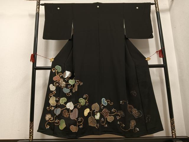 平和屋着物●豪華黒留袖 駒刺繍 葵 金彩 正絹 逸品 AABH6902ph