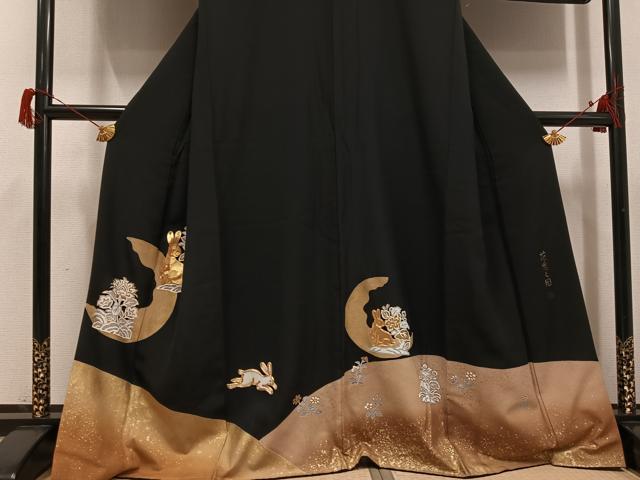 平和屋着物●豪華黒留袖 作家物 駒刺繍 花兎之図 金彩 正絹 逸品 未使用 AABH6908ph