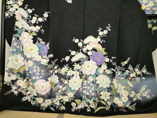 平和屋着物●豪華振袖 駒刺繍 草花文 暈し染め 黒地 金彩 正絹 逸品 AABH8436ck