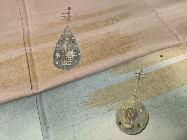平和屋着物●訪問着 作家物 紬地 楽器文 玉蟲 暈し染め 金彩 正絹 逸品 AABH8463ck