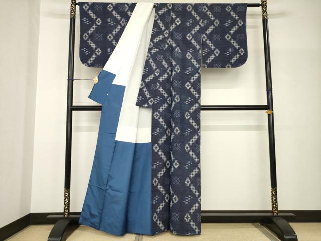 平和屋着物●本場琉球絣 紬 飛鳥文 松坂屋扱い 正絹 逸品 未使用 AABH8816ck