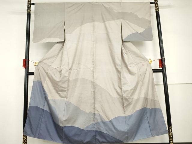 平和屋着物●日本工芸会正会員 型絵染作家 伊砂久二雄 本場大島紬 染大島 訪問着 重ね山樹林風景シルエット 正絹 逸品 AABH8842cs